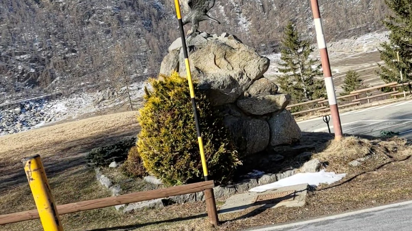 Trasporto in elicottero e posa – scatto 3