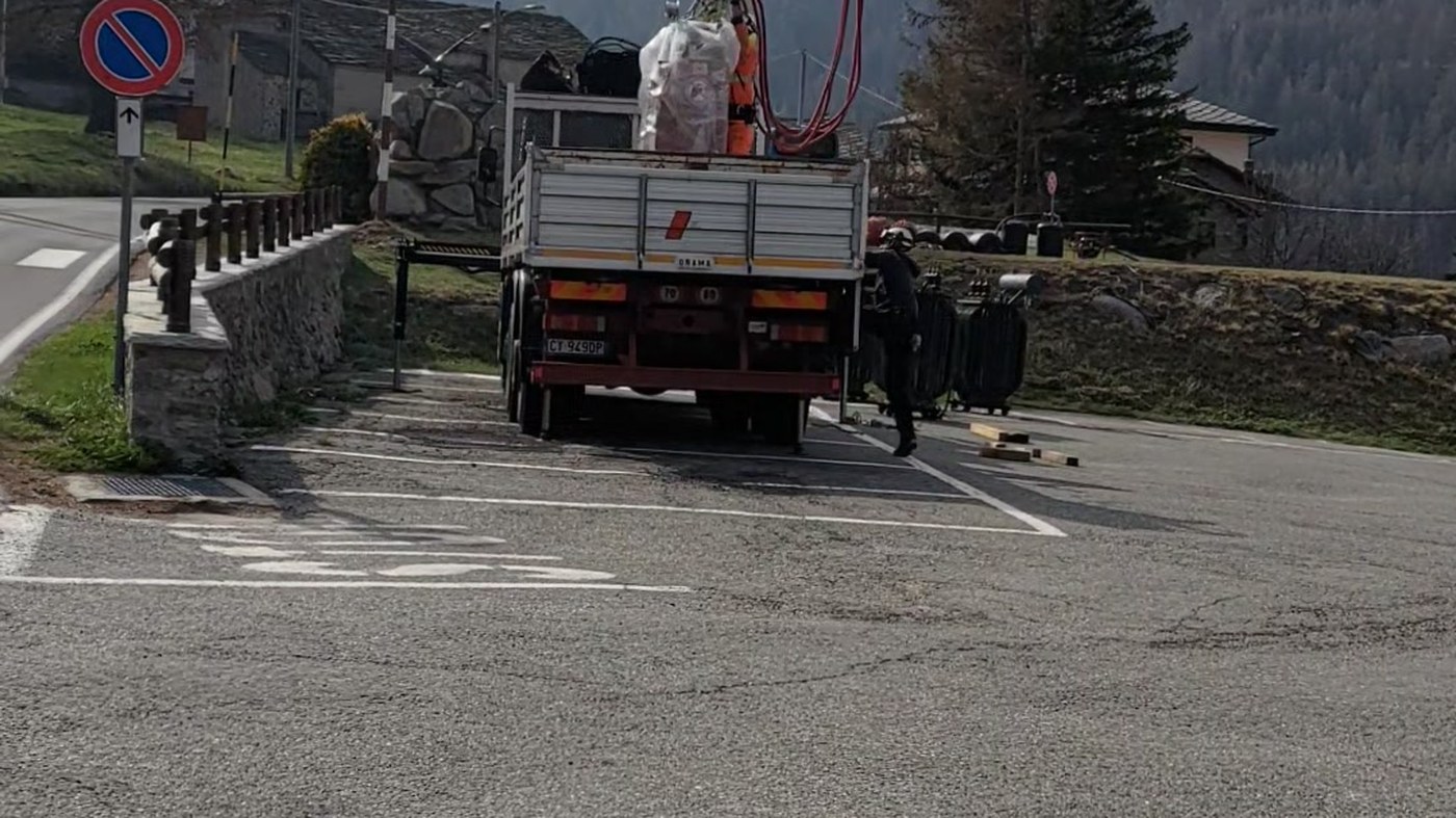 Trasporto in elicottero e posa – scatto 4