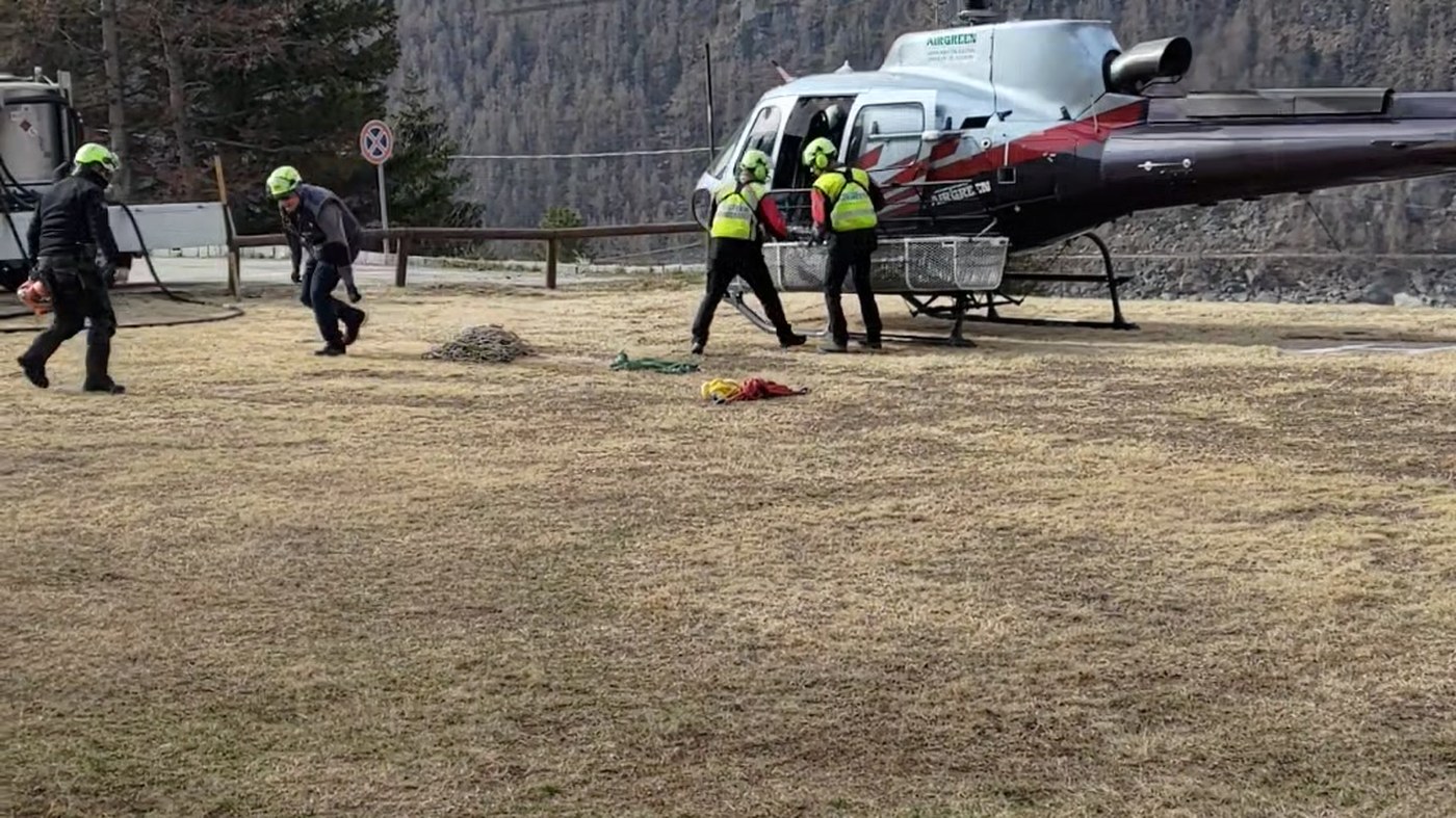 Trasporto in elicottero e posa – scatto 5