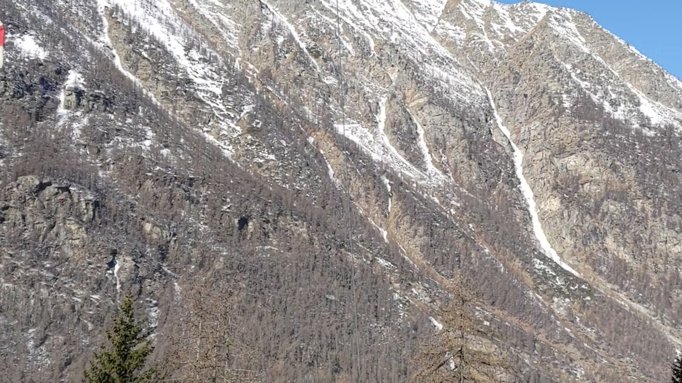 Trasporto in elicottero e posa – scatto 6